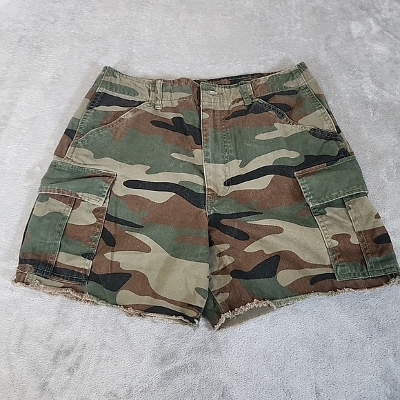 Forever 21 Shorts Womens Large Woodland Camouflage Casual Streetwear - Picture 1 of 6